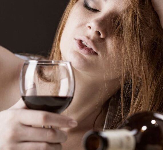 Ženy a alkohol: Trpí psychika, játra i vztahy. Kdy už je pití problém a kolik můžeme vypít?